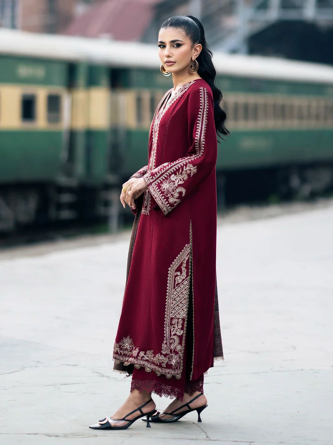 3 Pc Lawn Embroidered (Maroon)