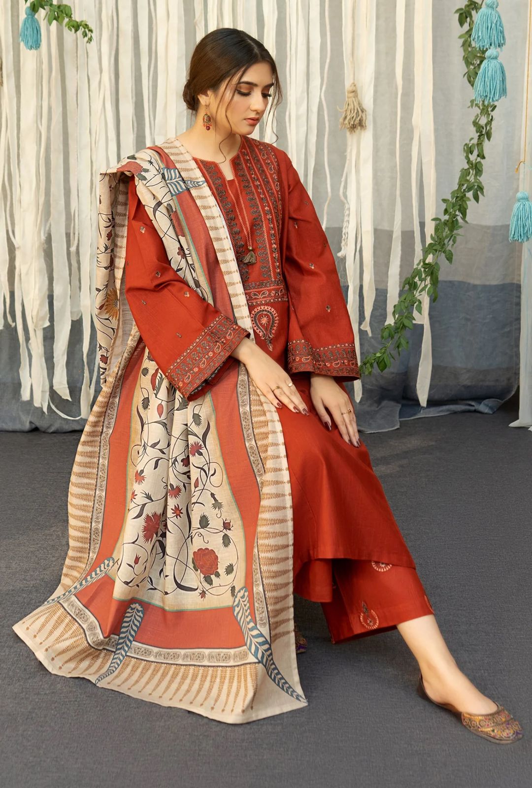 3 Pc Lawn Embroidered (Kattha)