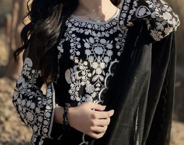 3 Pc Lawn Embroidered (Beauty)