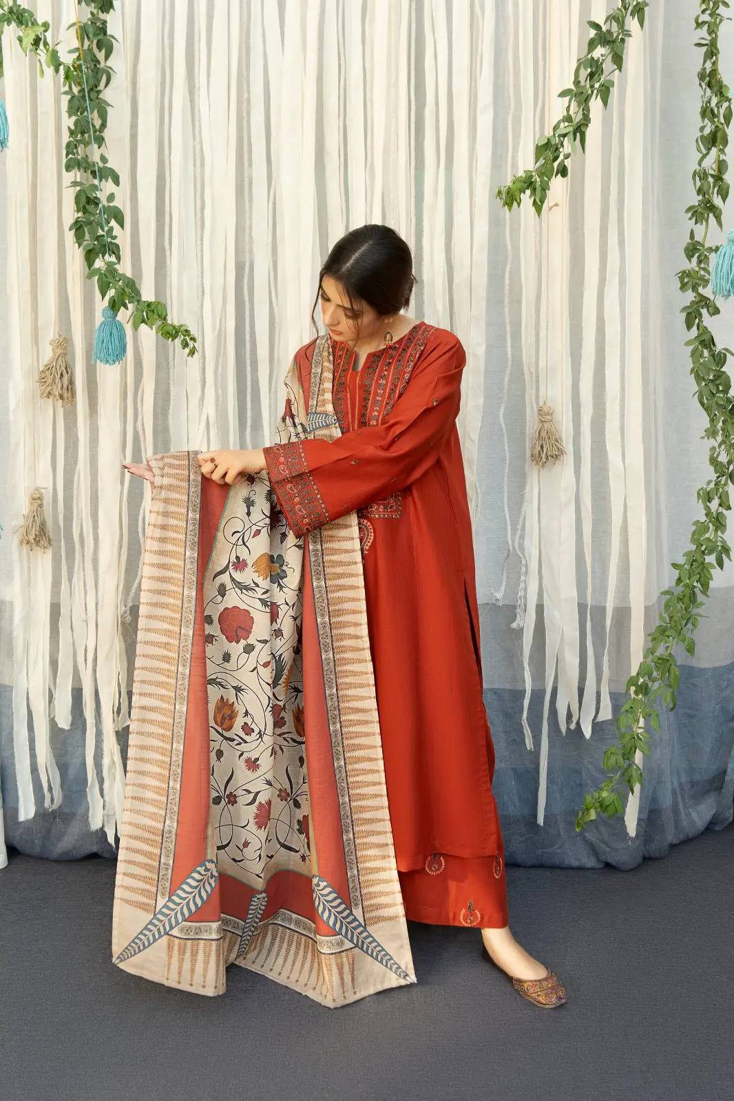 3 Pc Lawn Embroidered (Kattha)